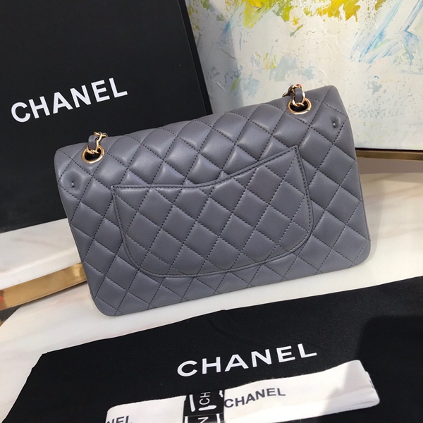 シャネルバッグレプリカ背面デザイン